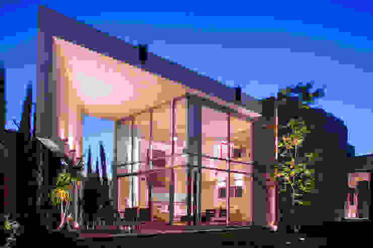 GRUPO VOLTA Modern Houses