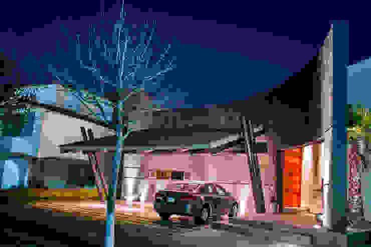 GRUPO VOLTA Modern Houses