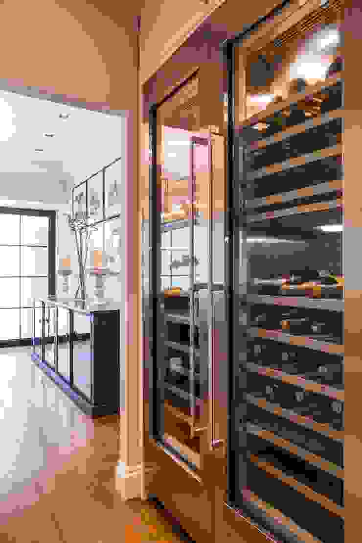 Toninho Noronha Arquitetura Modern wine cellar