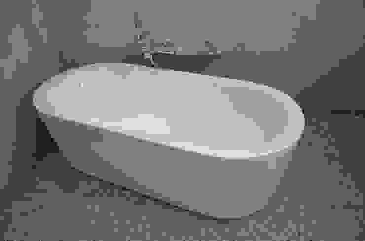 Bathrooms/ Dynamic444 od Dynamic444 Nowoczesny