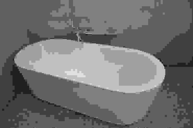 Bathrooms/ Dynamic444 od Dynamic444 Nowoczesny