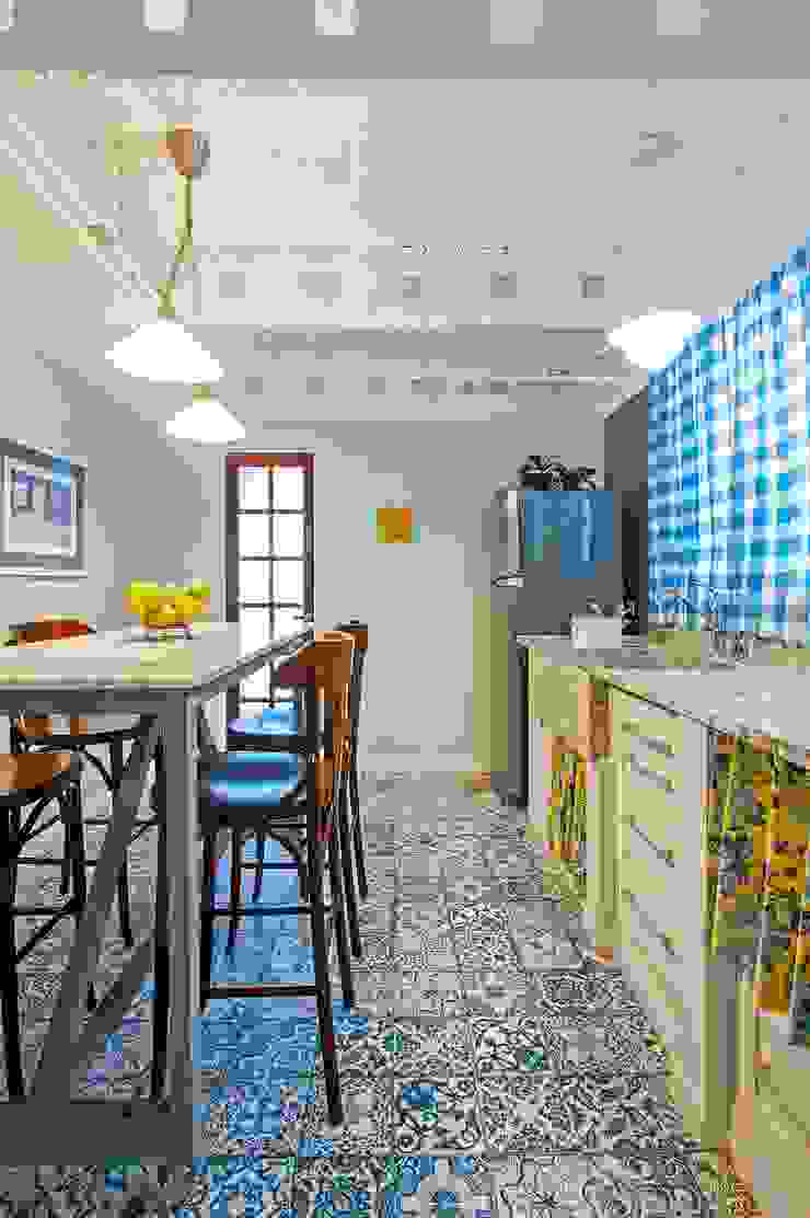 APARTAMENTO FO Studio Boscardin.Corsi Arquitetura Cozinhas rústicas