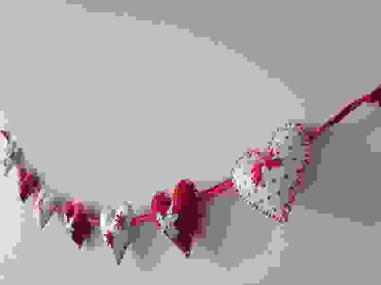 Decoration Guirlande En Forme De Coeur Rouge Et Blanc Pour Decorer Votre Interieur Homify