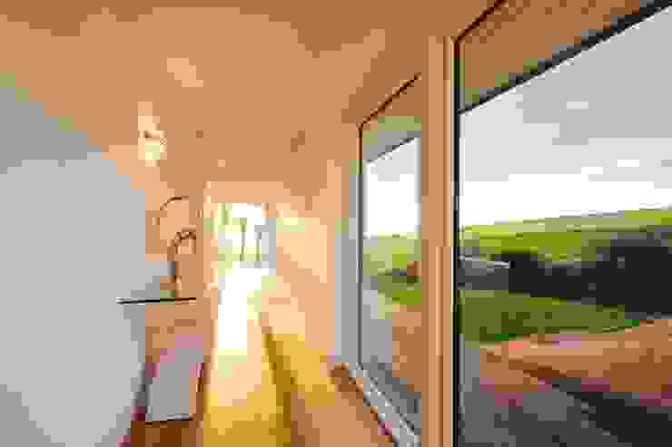 Hallway Perfect Stays Pasillos, vestíbulos y escaleras modernos