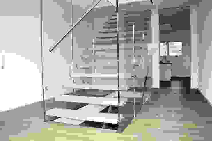 Glastragende Treppe Mit Betondesignstufen By Lifestyle Treppen De Homify