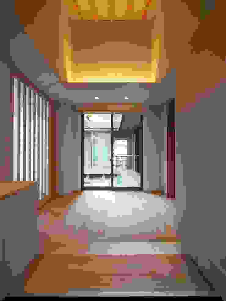 株式会社蔵持ハウジング 모던스타일 복도, 현관 & 계단