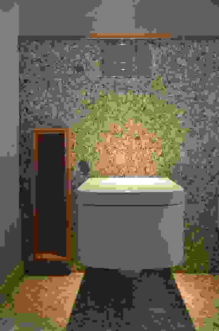Bathrooms/ Dynamic444 od Dynamic444 Nowoczesny
