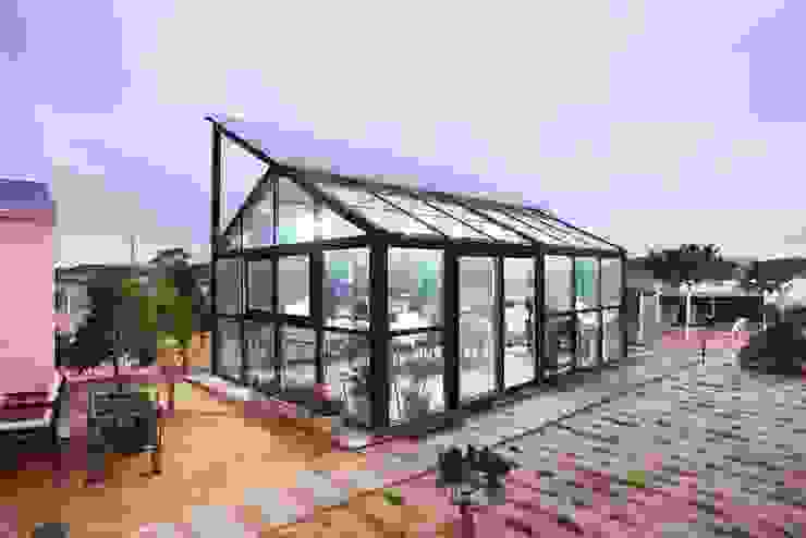 現代家庭的夢想宅院 有玻璃花房的絕美之家 Homify