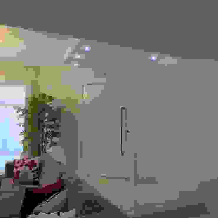 Lu Andreolla Arquitetura 모던스타일 복도, 현관 & 계단