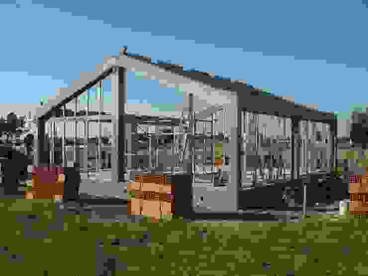 Execução de paredes interiores em estrutura aço galvanizado. Casas campestres por knowhowtobuild Campestre