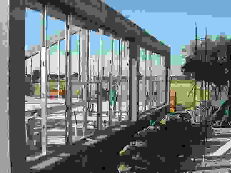 Apontamento de estrutura de paredes interiores. Casas campestres por knowhowtobuild Campestre