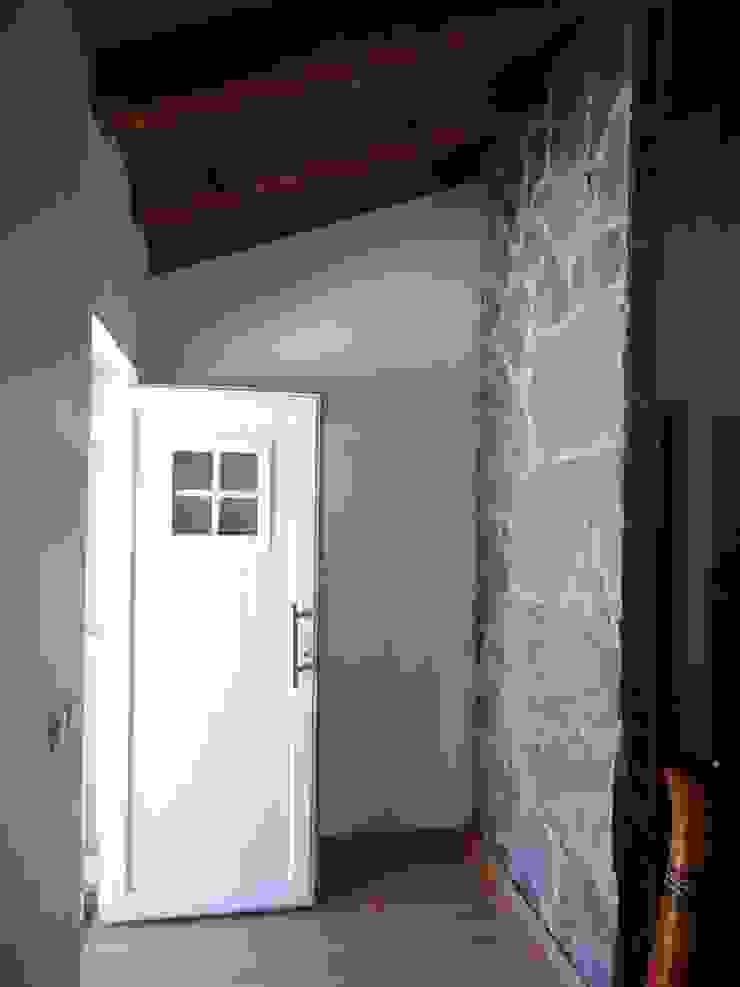 Hall Entrada Principal. Corredores, halls e escadas campestres por knowhowtobuild Campestre