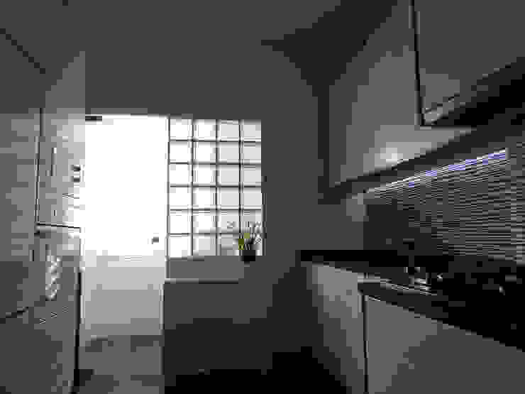 Cozinhas modernas por Happy Ideas At Home - Arquitetura e Remodelação de Interiores Moderno