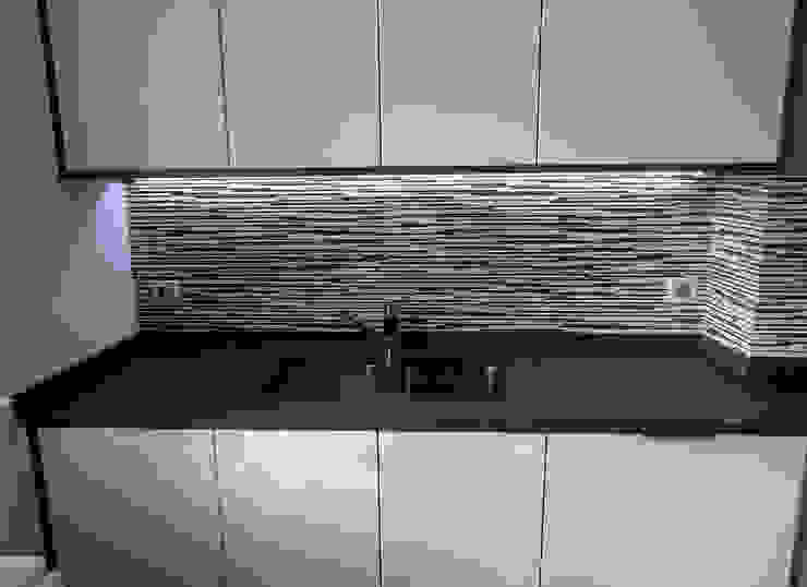 Cozinhas modernas por Happy Ideas At Home - Arquitetura e Remodelação de Interiores Moderno
