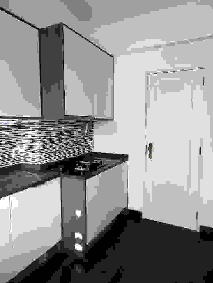 Cozinhas modernas por Happy Ideas At Home - Arquitetura e Remodelação de Interiores Moderno