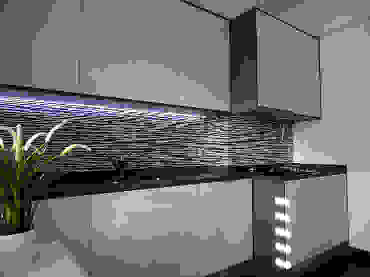 Cozinhas modernas por Happy Ideas At Home - Arquitetura e Remodelação de Interiores Moderno