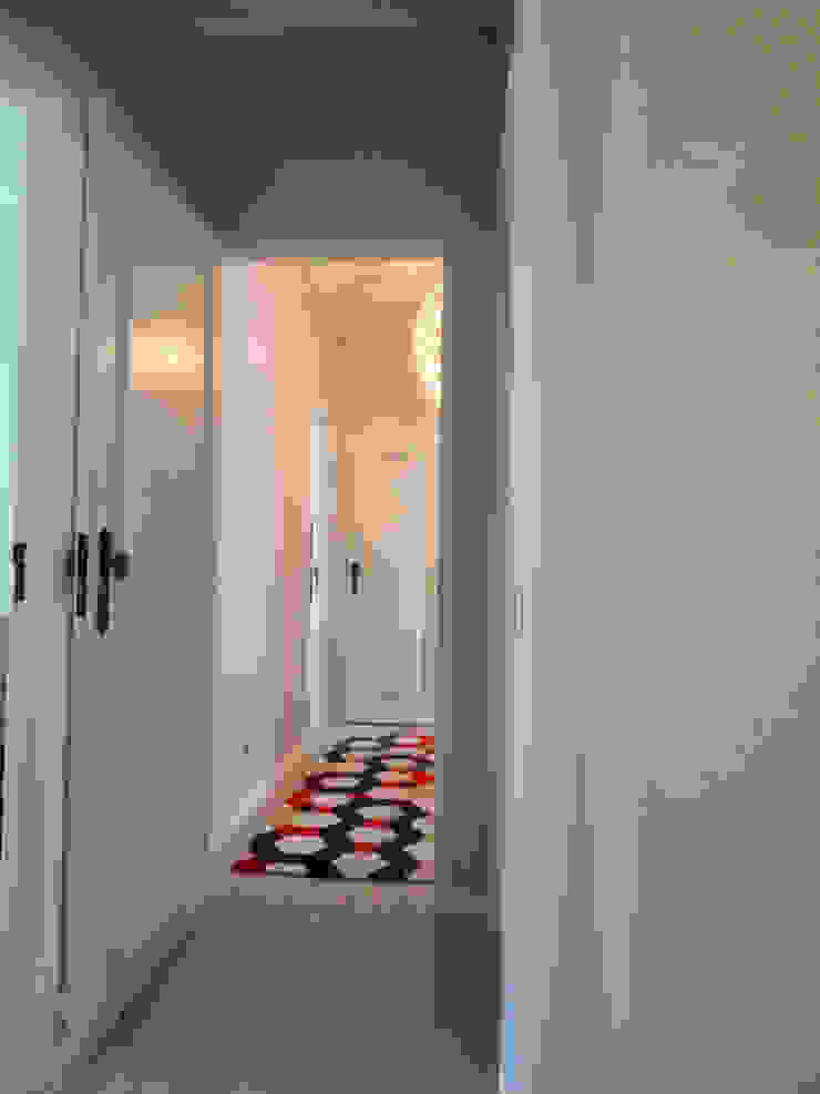 Corredores, halls e escadas modernos por Happy Ideas At Home - Arquitetura e Remodelação de Interiores Moderno