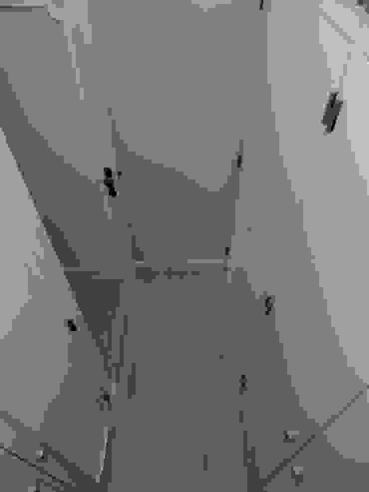 Closets por Happy Ideas At Home - Arquitetura e Remodelação de Interiores Moderno