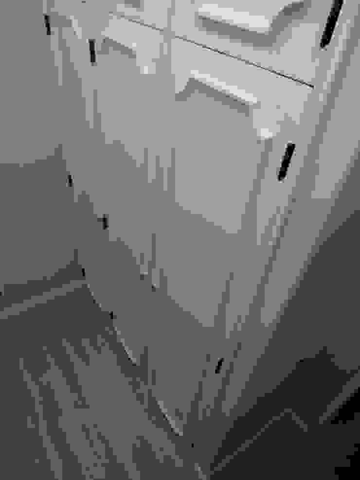 Closets por Happy Ideas At Home - Arquitetura e Remodelação de Interiores Moderno