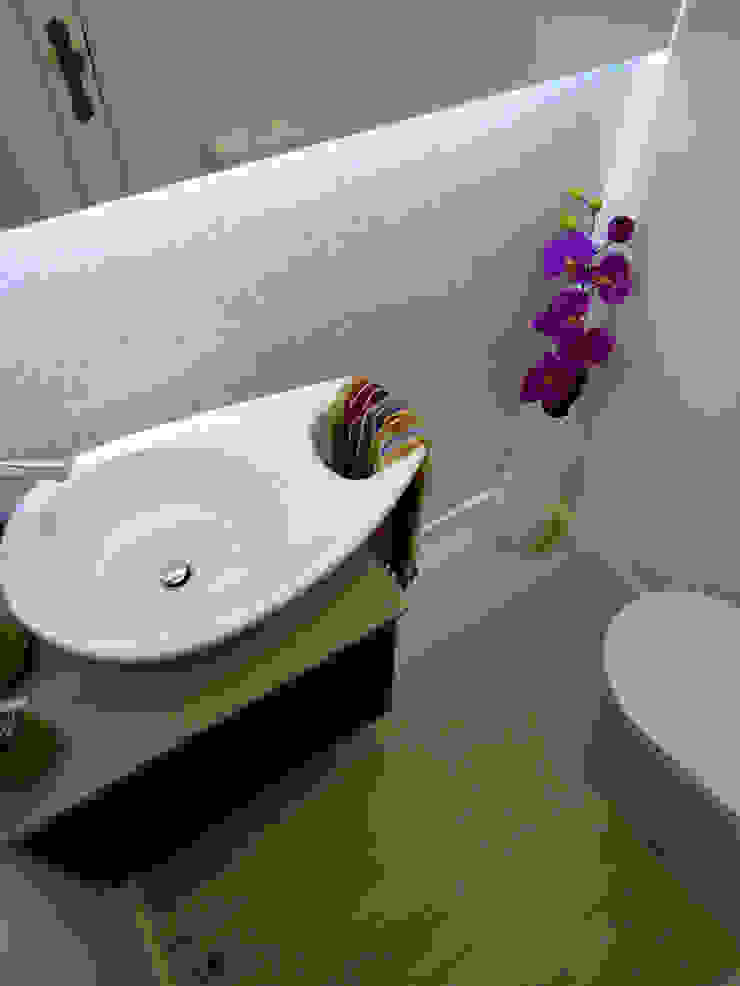 Banheiros modernos por Happy Ideas At Home - Arquitetura e Remodelação de Interiores Moderno