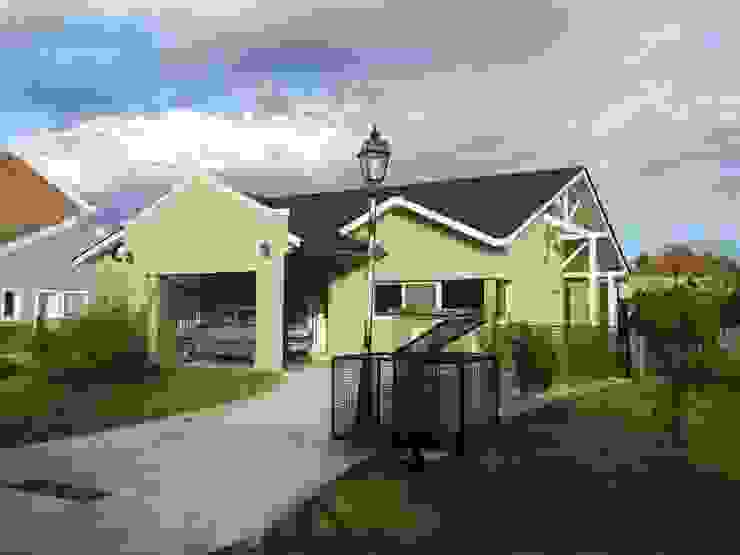 Casas construidas en Pilar, SolucionesDeArquitectura SolucionesDeArquitectura Дома в стиле модерн