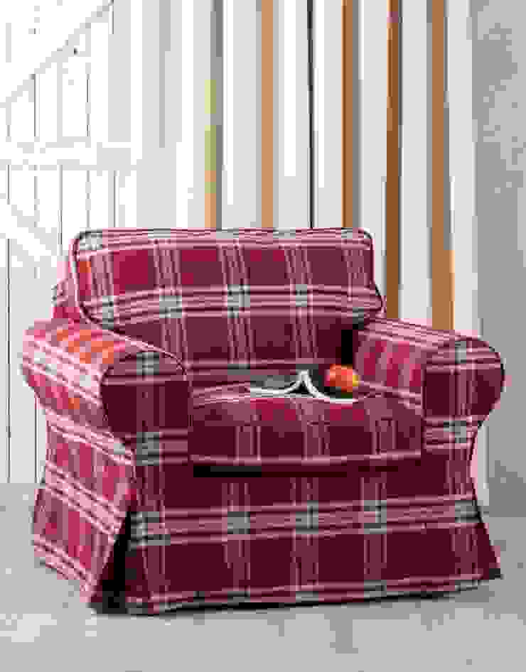 Ektorp-Modelle der Stoffkollektion Endinburgh homify Klassische Wohnzimmer Textil Rot Sofas und Sessel