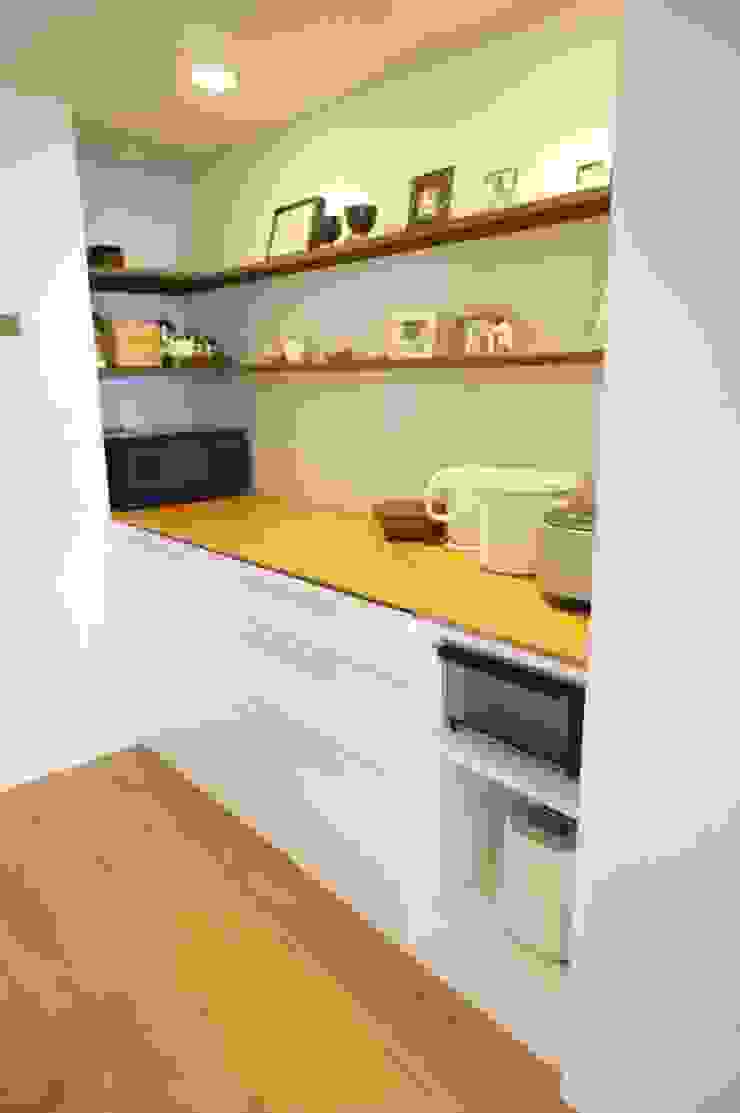 Minimalist kitchen by ニュートラル建築設計事務所 Minimalist