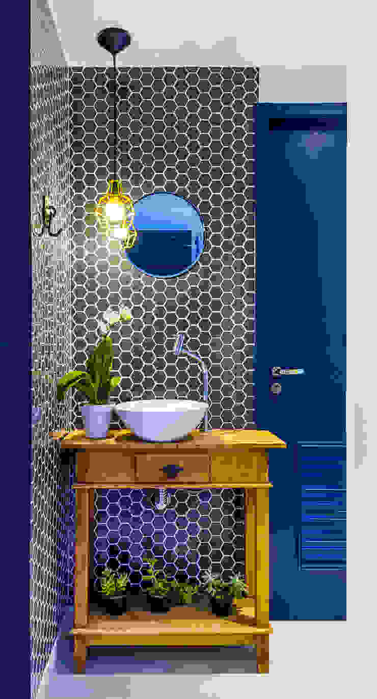 Apartamento Pompeia, Studio ML Studio ML Rustic style bathroom Ceramic Blue