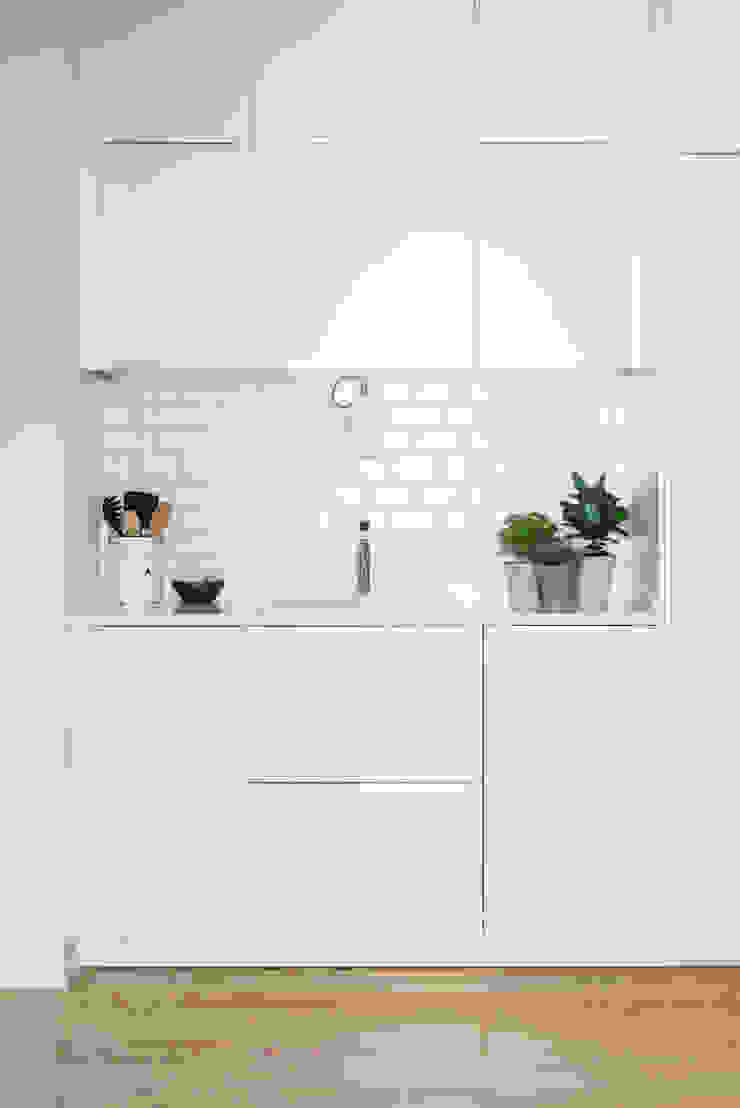 Modern kitchen by Architect Your Home Modern