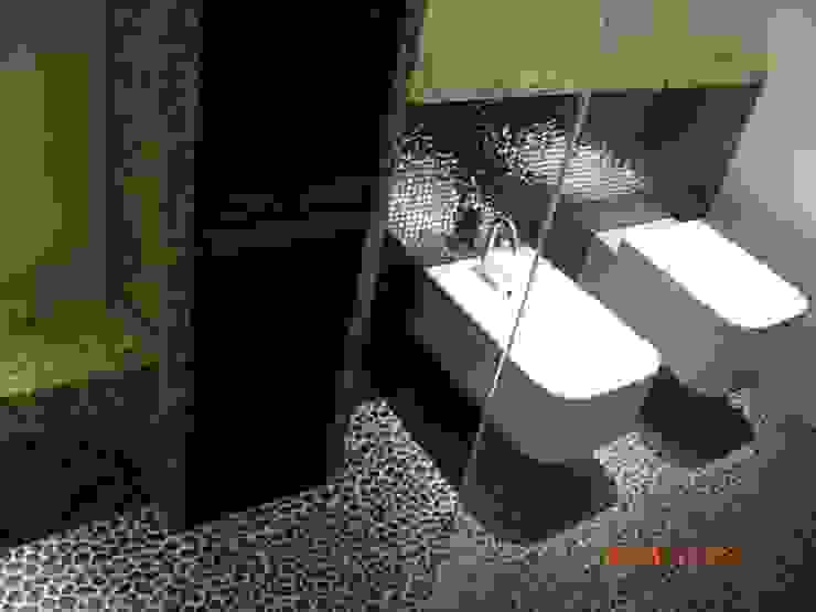 Bathrooms/ Dynamic444 od Dynamic444 Nowoczesny