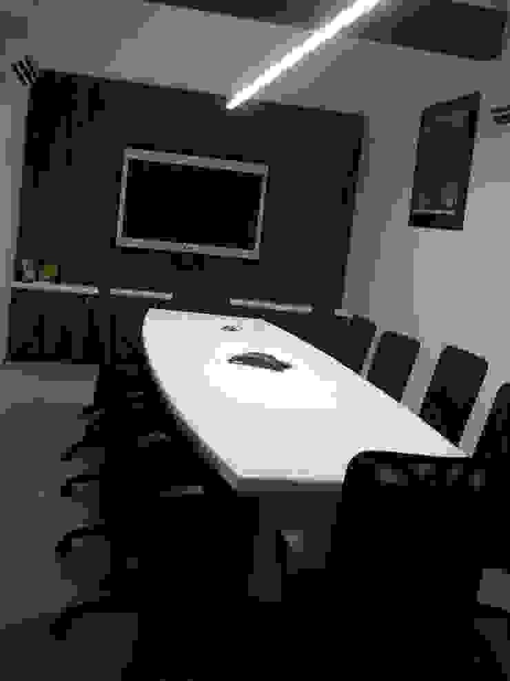 Corporate office Ornate Projects Modern study/office