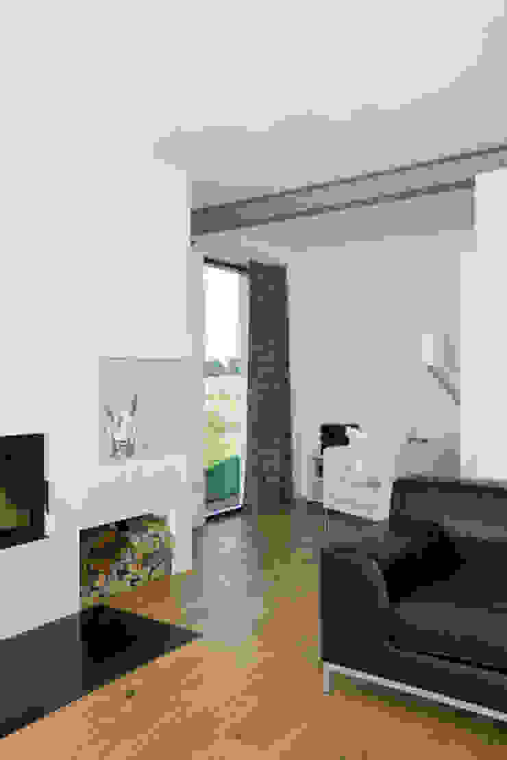 Lese Und Musikecke Skandinavischer Multimedia Raum Von Gondesen