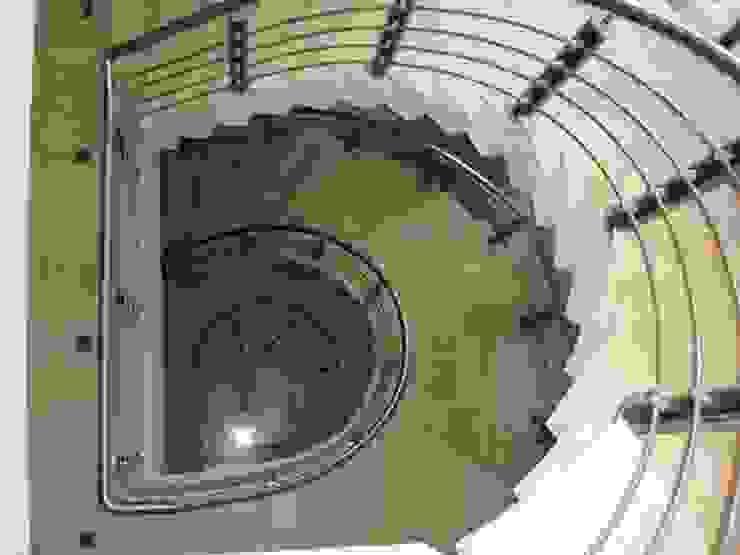 Architect Harish Tripathi & Associates Corredores, halls e escadas modernos