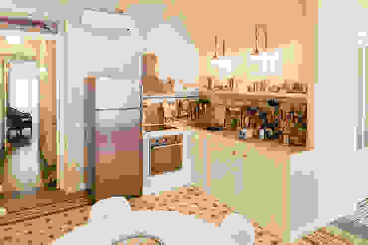 La cucina homify Cucina attrezzata Bianco cucina,cappa cucina,illuminazione cucina