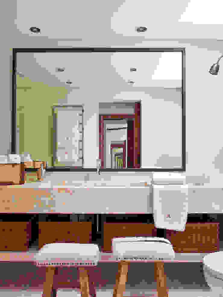 SA&V - SAARANHA&VASCONCELOS Baños de estilo rústico