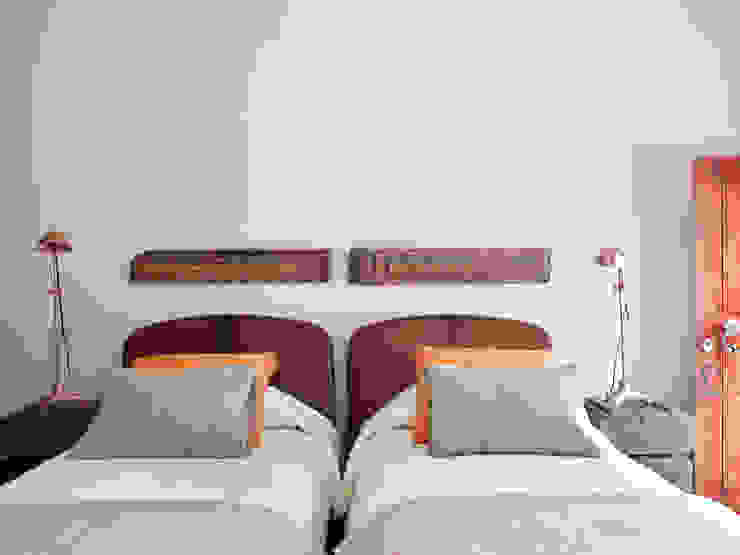 SA&V - SAARANHA&VASCONCELOS Habitaciones de estilo rústico