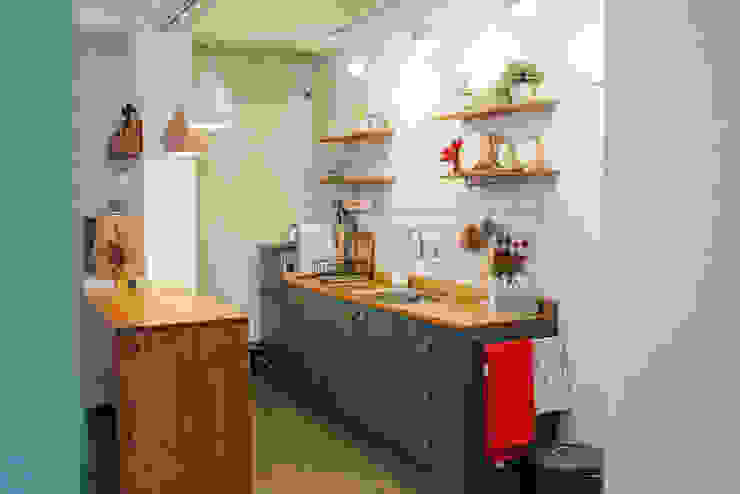 Self Interior_ 스튜디오 , 바라다봄 스튜디오 바라다봄 스튜디오 Nhà bếp phong cách Bắc Âu