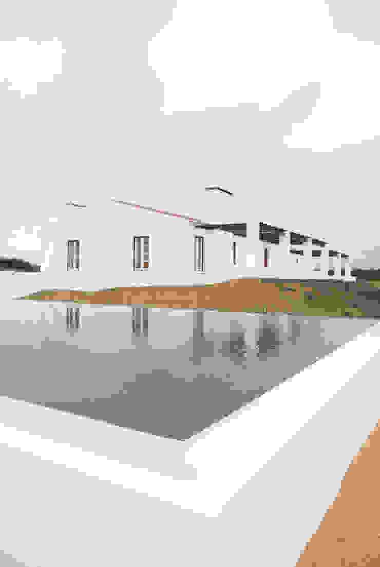 atelier B-L Piscinas de estilo minimalista