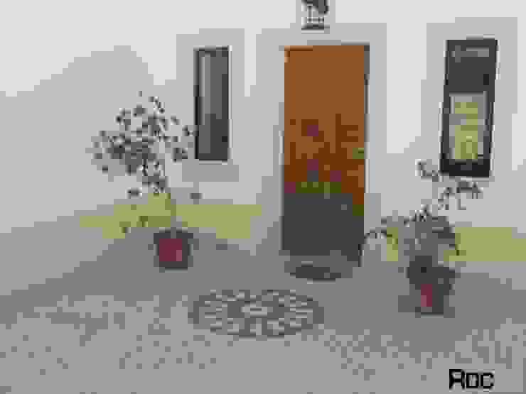 Arranjos Exteriores, Calçada à Portuguesa e Muros em Pedra, Albufeira, Algarve, ROC2C_Calçada Portuguesa ROC2C_Calçada Portuguesa Rustikaler Balkon, Veranda & Terrasse Kalkstein