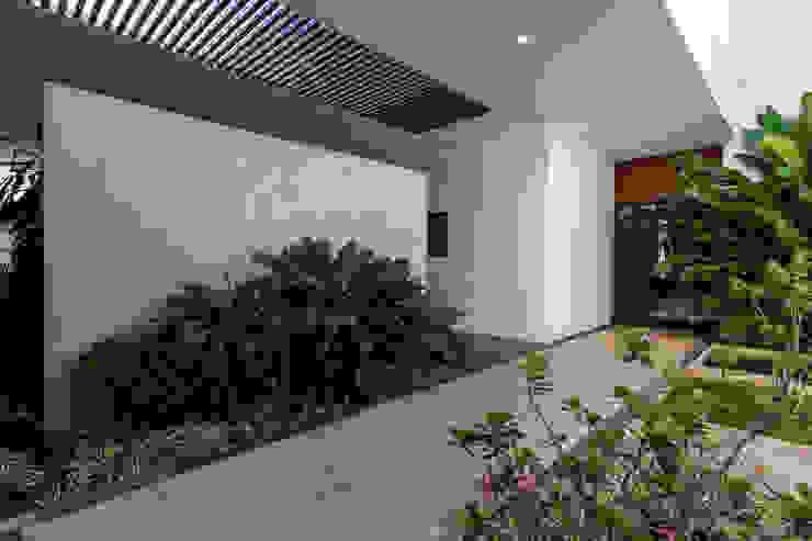 Casa O44, P11 ARQUITECTOS P11 ARQUITECTOS Moderne Häuser