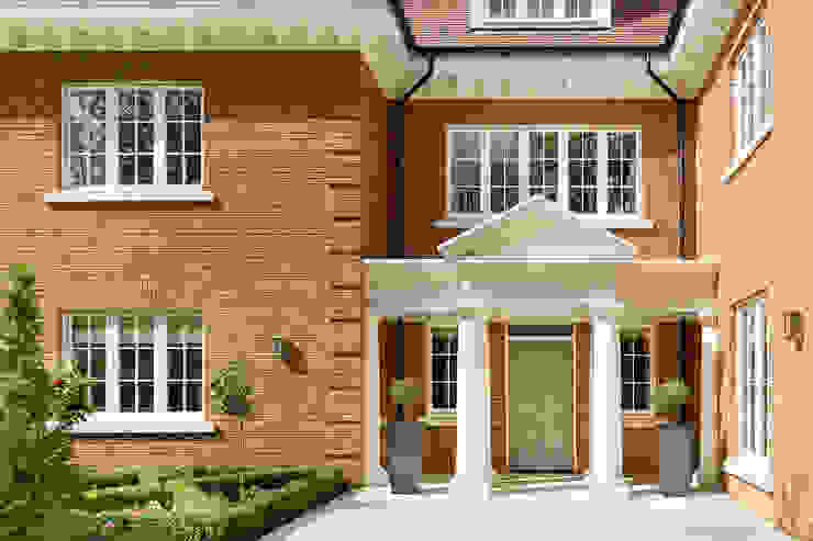 Family Home in Winchester's Sleepers Hill من Martin Gardner Photography كلاسيكي