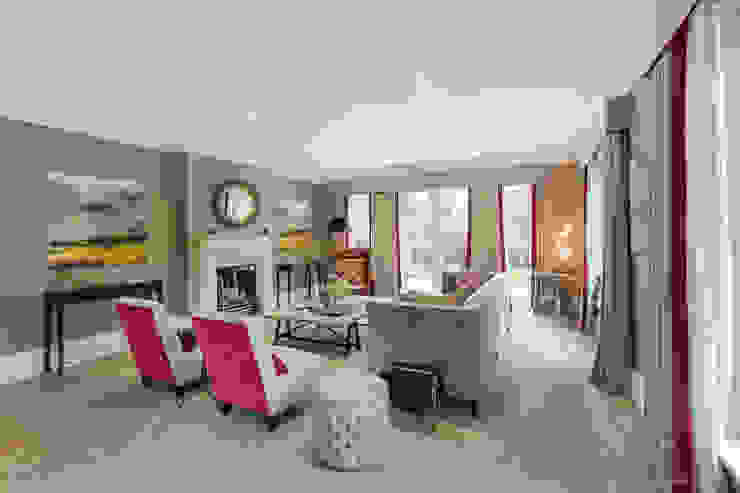 Family Home in Winchester's Sleepers Hill من Martin Gardner Photography كلاسيكي