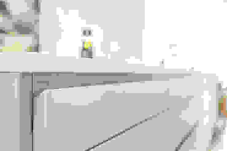 Bulthaup kitchen من Martin Gardner Photography كلاسيكي