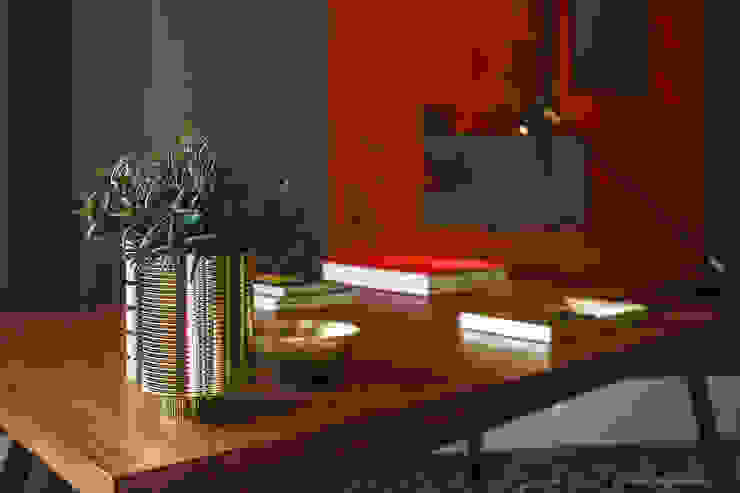 Family Home in Winchester's Sleepers Hill من Martin Gardner Photography كلاسيكي