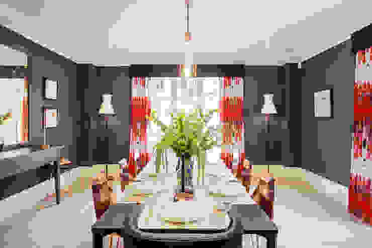 Family Home in Winchester's Sleepers Hill من Martin Gardner Photography كلاسيكي