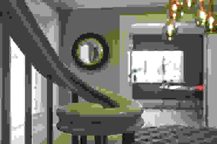 Family Home in Winchester's Sleepers Hill راهرو سبک کلاسیک، راهرو و پله من Martin Gardner Photography كلاسيكي