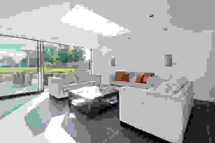 Private residential house—Elstree New Images Architects Modern living room