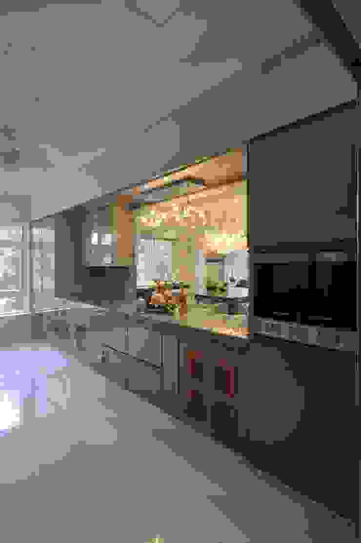 Site at Juhu, Mybeautifulife Mybeautifulife Modern kitchen