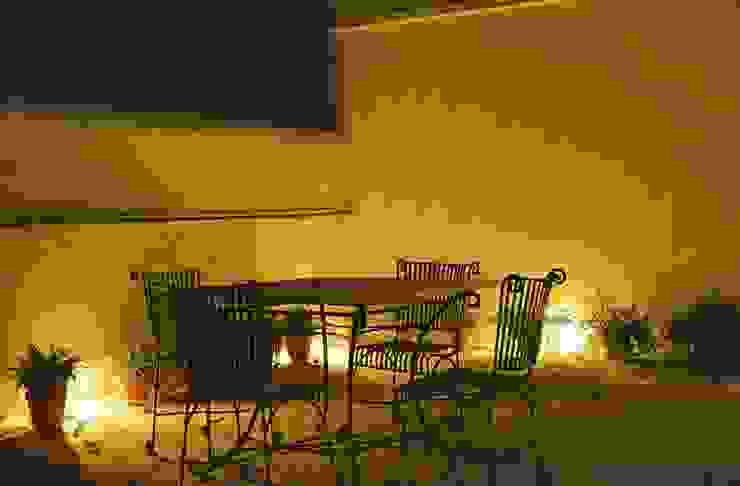Unchagaon, Studio Ezube Studio Ezube Modern balcony, veranda & terrace Plant,Furniture,Table,Chair,Building,Lighting,Interior design,Sunlight,Wood,Flowerpot