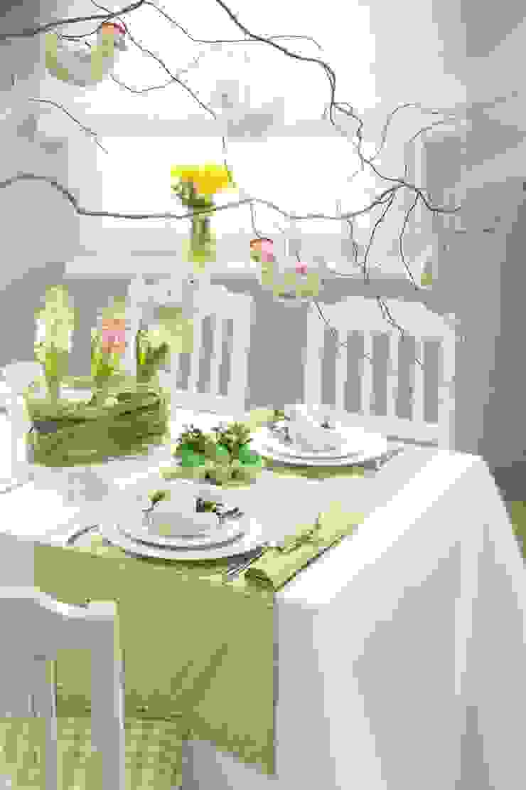 homify Salas de jantar clássicas Têxtil Verde Acessórios e decoração